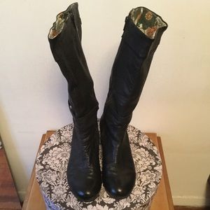 Fantastic Leather mid-calf Boots Fly London